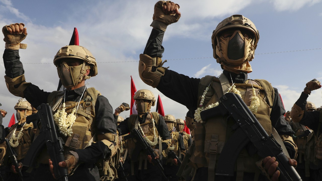 "Zostaliśmy sami. Łódź powoli tonęła. Czekaliśmy na śmierć". Dramatyczne głosy z zapomnianej wojny. "Kraj wrócił do czasów sprzed cywilizacji"