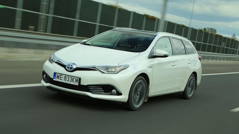 Toyota Auris 1.8 Hybrid Comfort czy jazda hybrydą