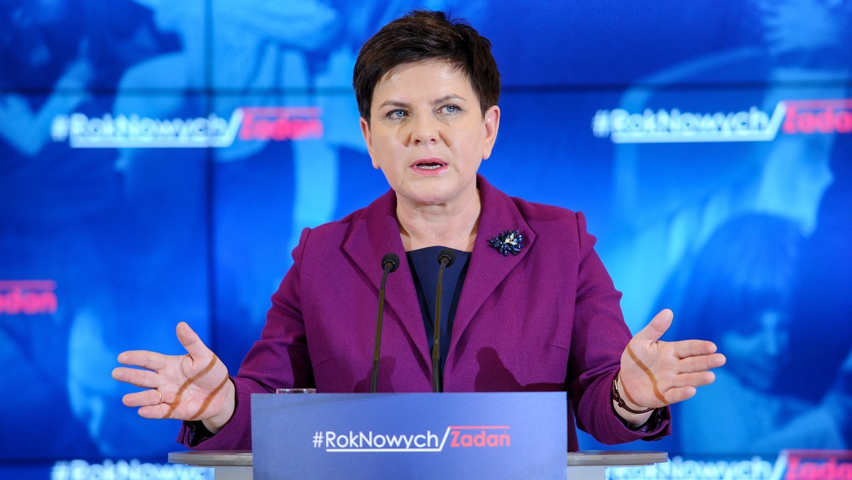 Chciałabym, aby emocje w Polsce były uspokojone; PiS robi wszystko, aby tak się stało - powiedziała dziś premier Beata Szydło. Podkreśliła też, że szef MSWiA Mariusz Błaszczak z podległymi mu służbami skutecznie pilnuje bezpieczeństwa Polaków.