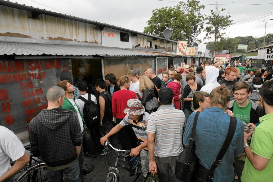 2010 r. Kolejki do barów wietnamskich na Jarmarku Europa