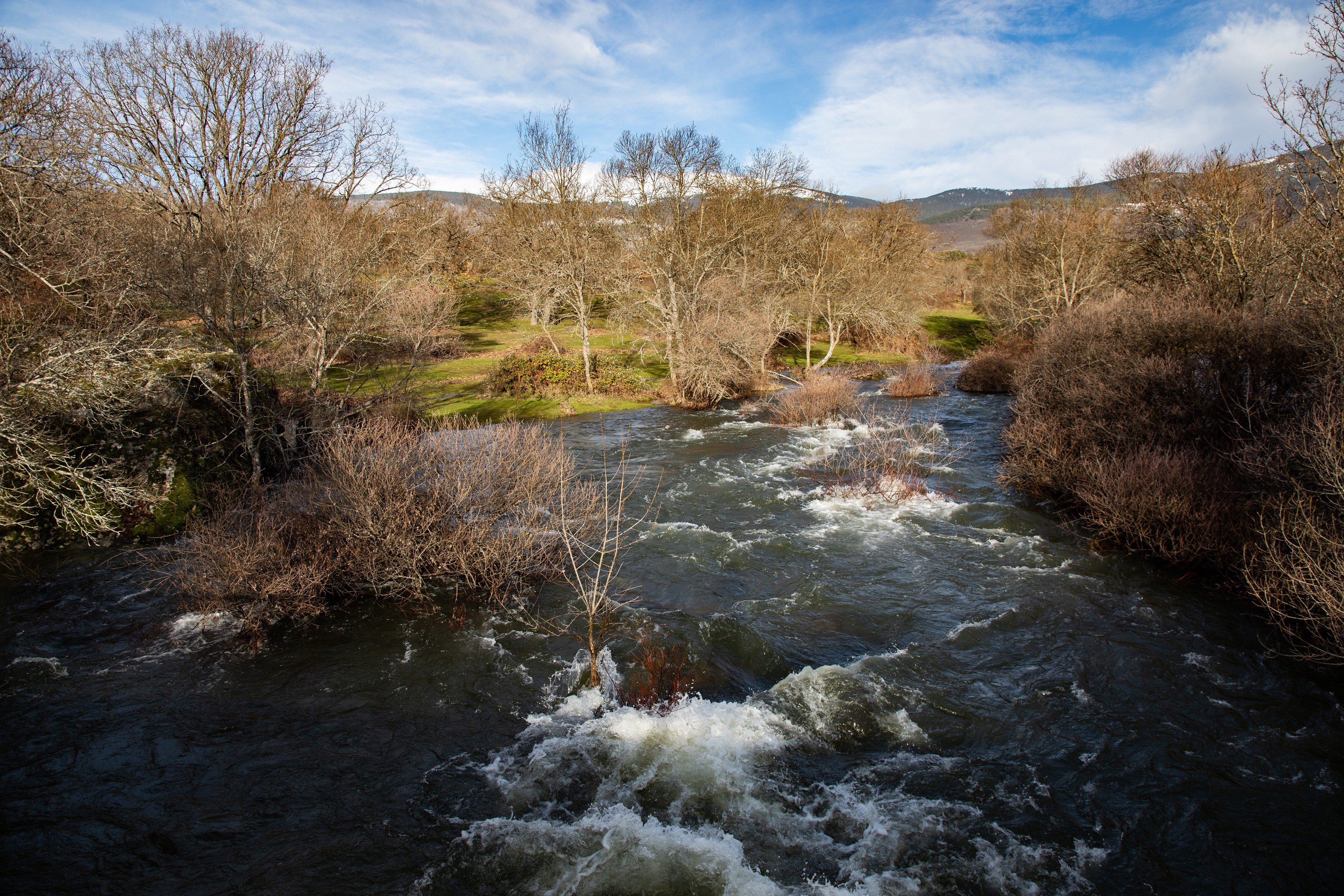 La alerta roja en Madrid: Por qué ocho embalses liberan agua con ríos desbordados