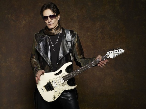 Steve Vai w towarszystwie pięknych i utalentowanych pań