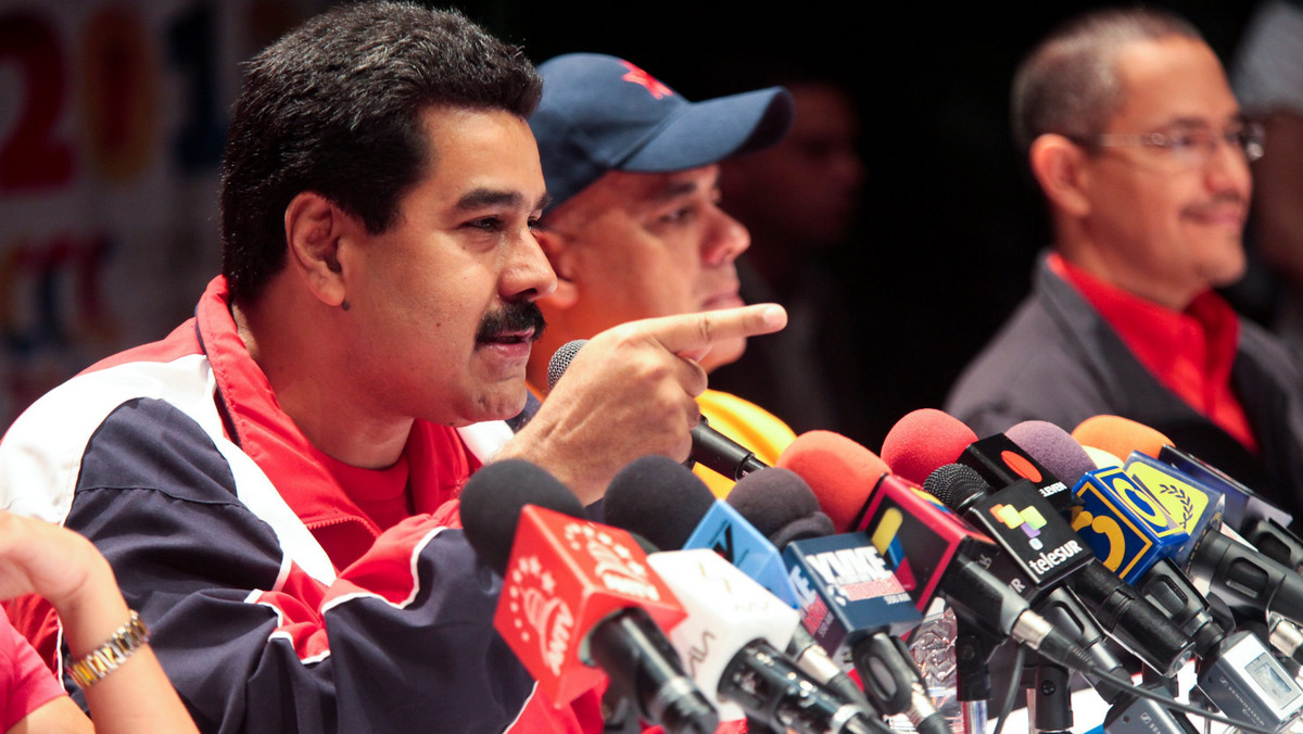 Sojusznicy prezydenta Chaveza zdobyli zdecydowana większość w odbywających się w niedzielę w Wenezueli wyborach gubernatorów zdobywając co najmniej 19 z 23 stanów - poinformował szef krajowej komisji wyborczej.