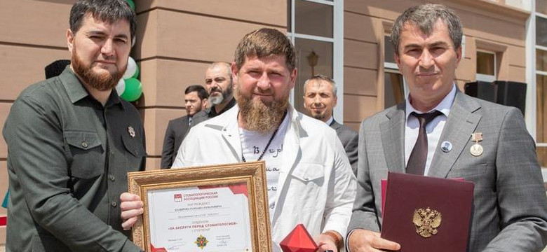 Ramzan Kadyrow odebrał kuriozalny medal. Rosjanie odznaczają go "za wszystko"