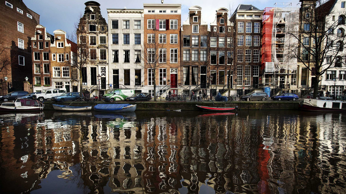 Kto szykanuje gejów i lesbijki będzie musiał mieszkać w kontenerowym getcie - postanowiły władze Amsterdamu. W ten sposób chcą walczyć z nietolerancją wobec mniejszości seksualnych.