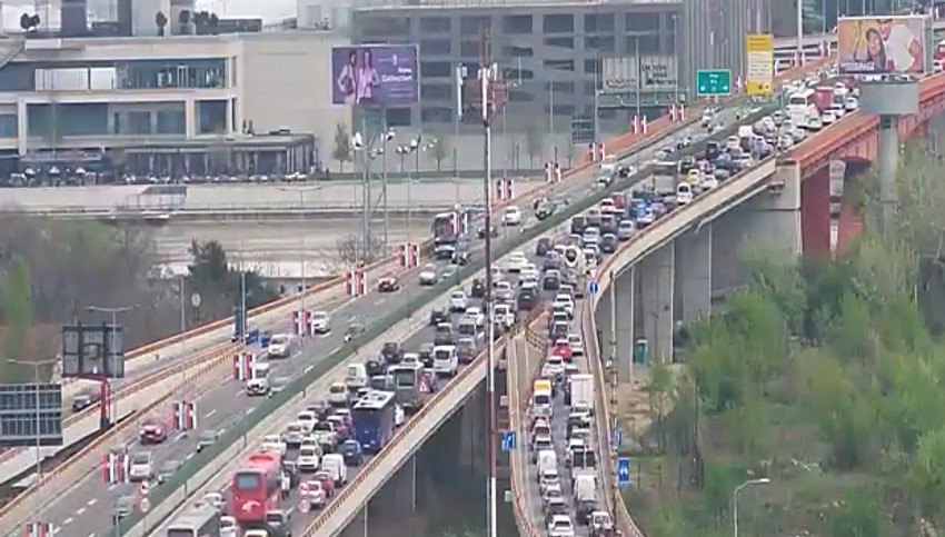 Gužva na Gazeli u pravcu ka Novom Beogradu