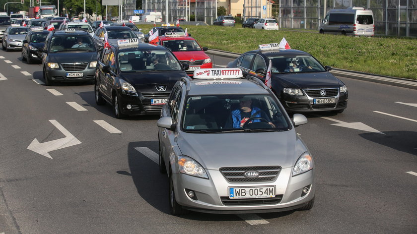 Protest taksówkarzy przeciwko innym przewoźnikom