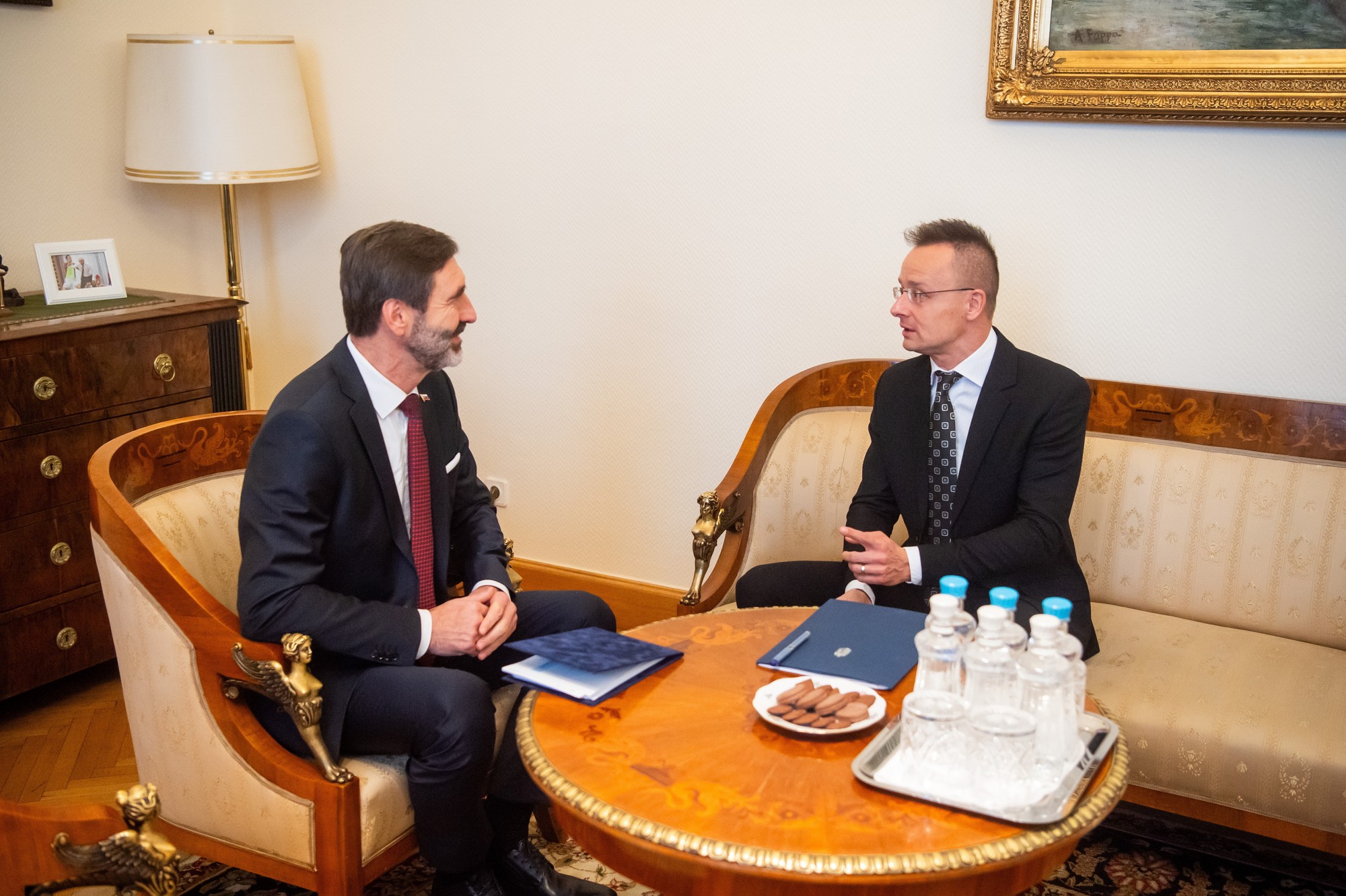 Juraj Blanár na návšteve Budapešti s maďarským šéfom diplomacie Pétrom Szijjártóm.