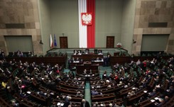 PiS zwiększa przewagę nad konkurencją. Nowoczesna ostro w dół. NOWY SONDAŻ