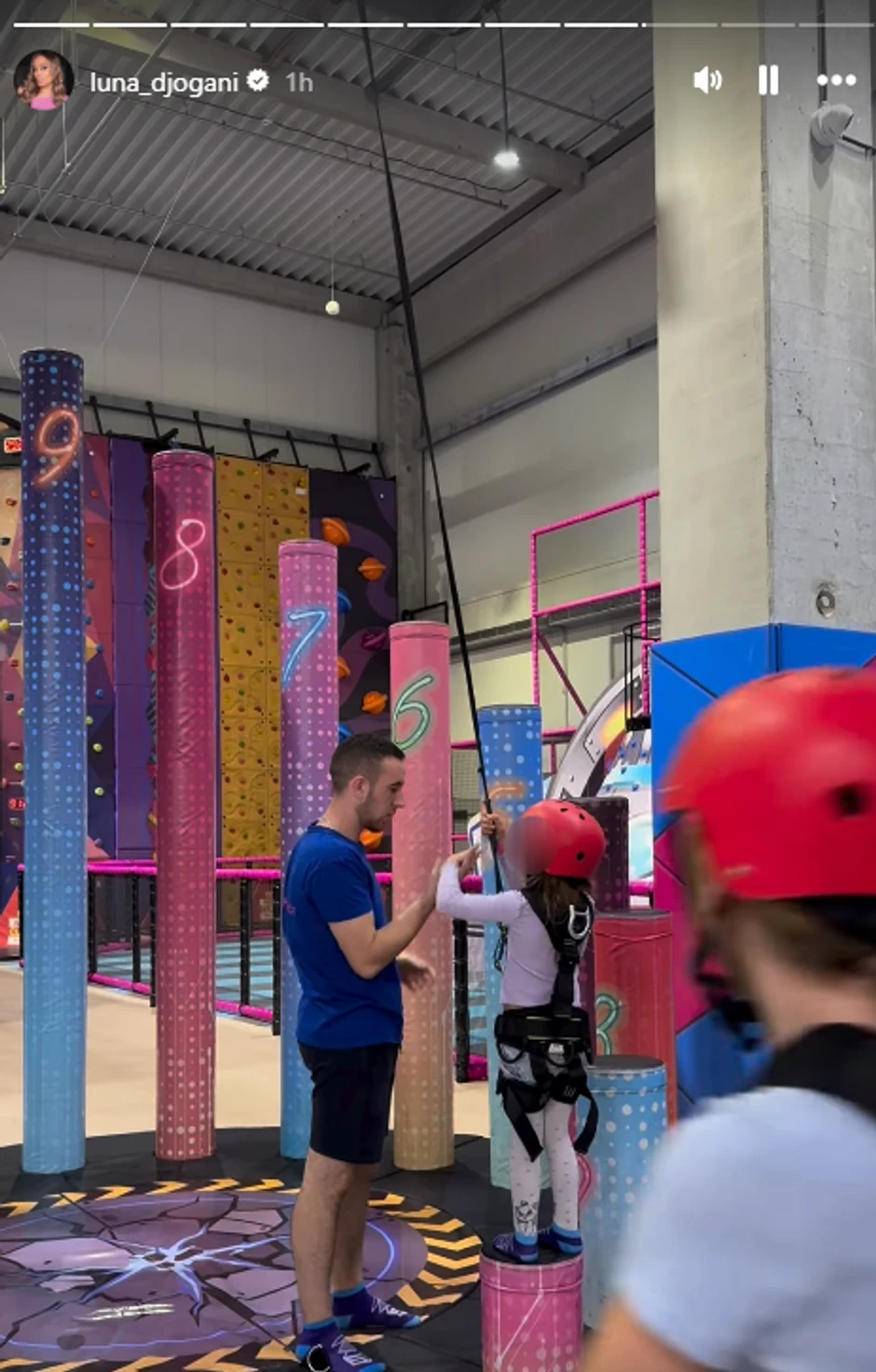 Luna Đogani snima ćerku Miju