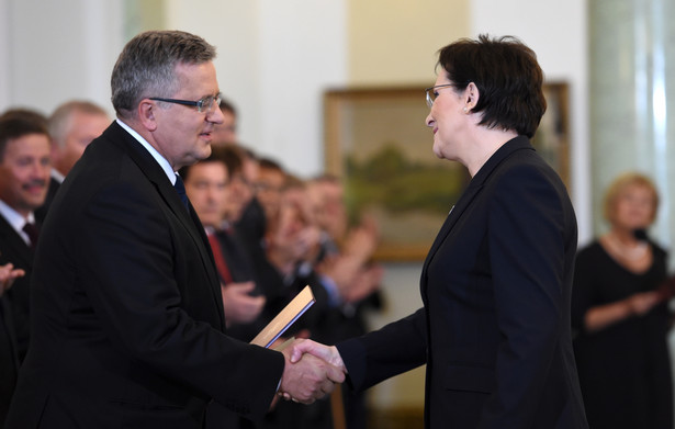 Prezydent Bronisław Komorowski i premier Ewa Kopacz, podczas ceremonii zaprzysiężenia rządu, 22 bm. w Pałacu Prezydenckim w Warszawie. (mr) PAP/Radek Pietruszka