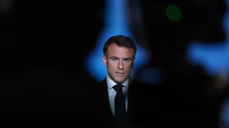 macron krytykuje 30-proc. cła trumpa i wzywa ue do działań odwetowych