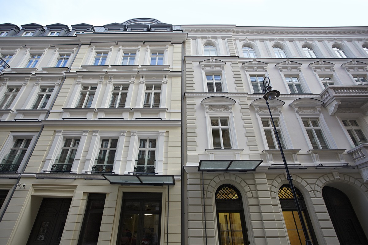 Historyczne kamienice czynszowe przy ul. Próżnej 7 i 9 zostały wzniesione około roku 1880 w oparciu o projekt znanego architekta, Franciszka Braumanna. Copyright: OP architekten