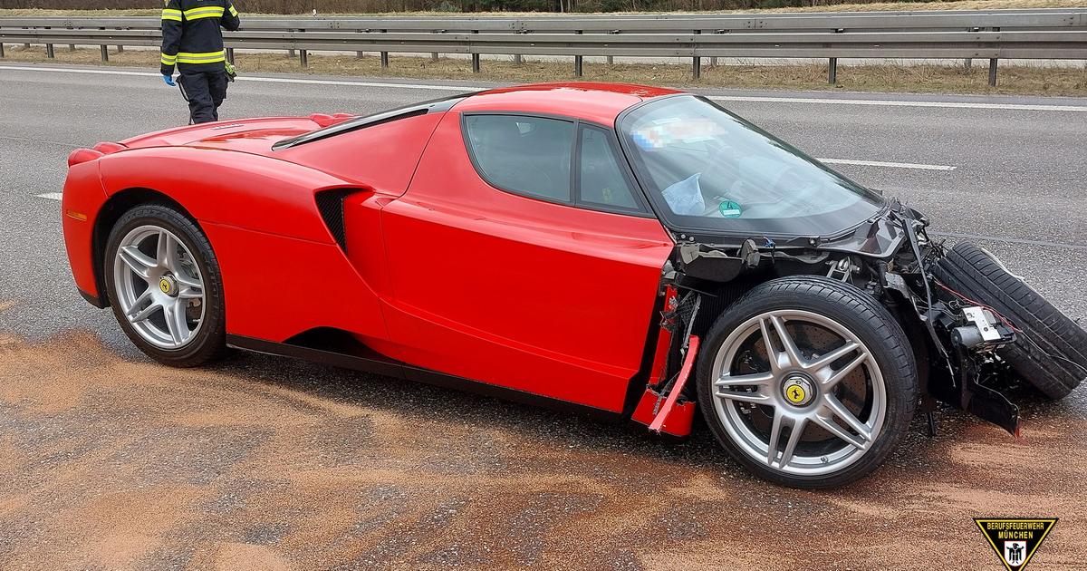  Ferrari Enzo rozbite na niemieckiej autostradzie. Nie prowadził właściciel. Części rozrzucone na 200 m