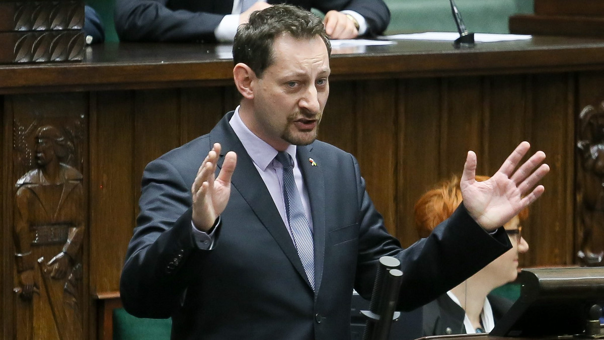 Sejmowa komisja etyki zdecydowała o ukaraniu najwyższą możliwą karą - naganą - posła Armanda Ryfińskiego (niezrz.). Nazwał on w czasie jednego z posiedzeń Sejmu "kurduplem" prezesa PiS Jarosława Kaczyńskiego.