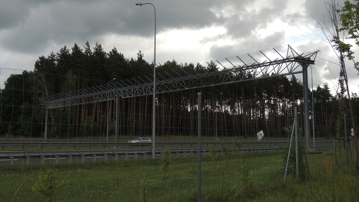 Przejscie dla nietoperzy zamontowane wczesniej nad trasą S3