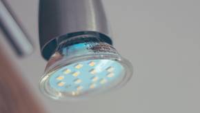 Beliebte smarte LED-Lampen von Philips Hue mit GU10-Fassung im Vergleich