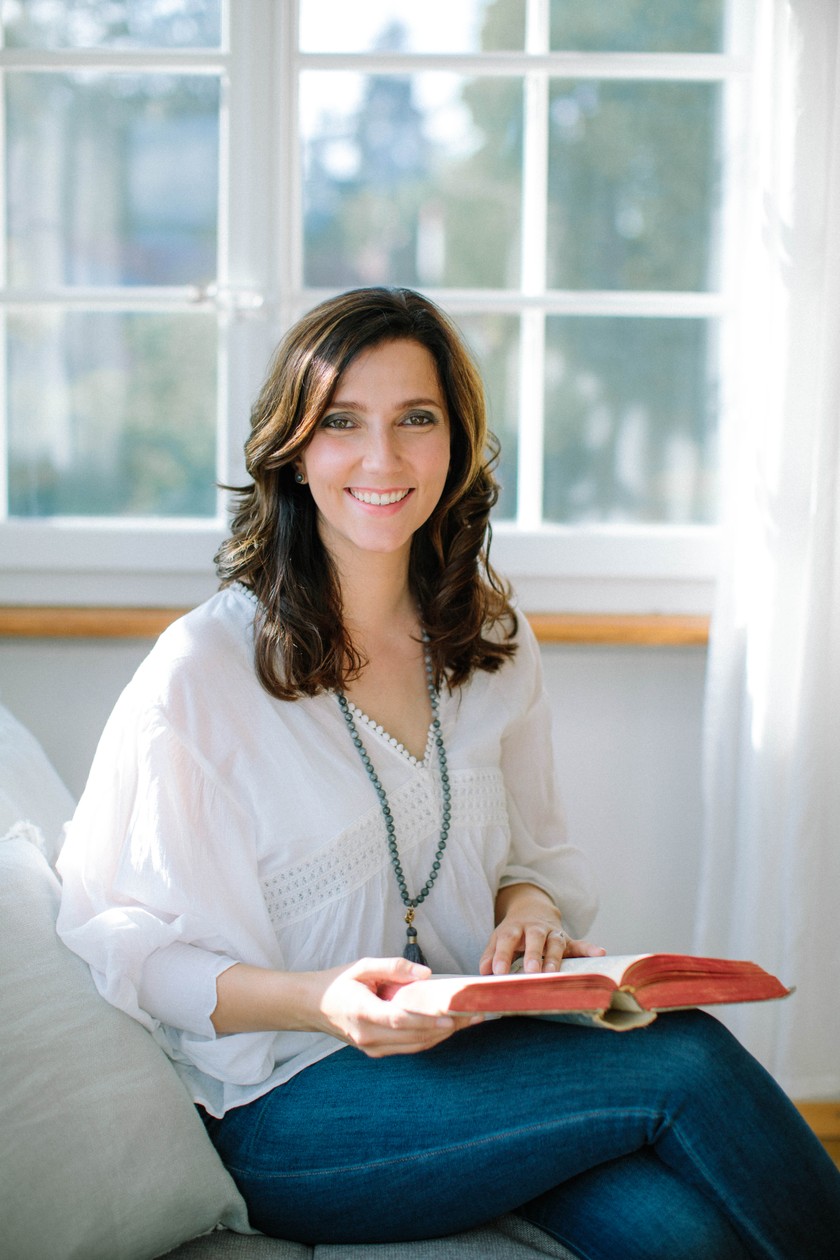 Zusammen mit ihrem Bruder Samuel Krähenbühl hat Therese Krähenbühl-Müller das Buch «Das Justistal und seine Alpen» (2021) veröffentlicht. Dort findet ihre Liebe zum Käse, die sie seit der Kindheit begleitet, einen wichtigen Platz.  