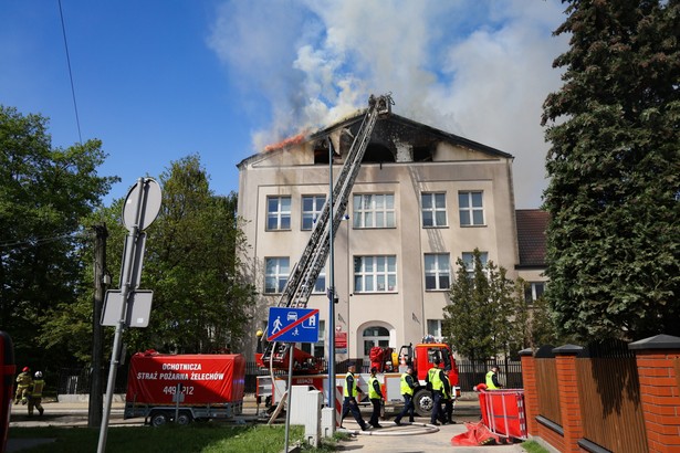 Pożar dachu liceum w Grodzisku Mazowieckim