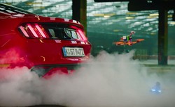 Lubisz drony? Wiesz, co to jest dronekhana? Zobacz niesamowite wideo