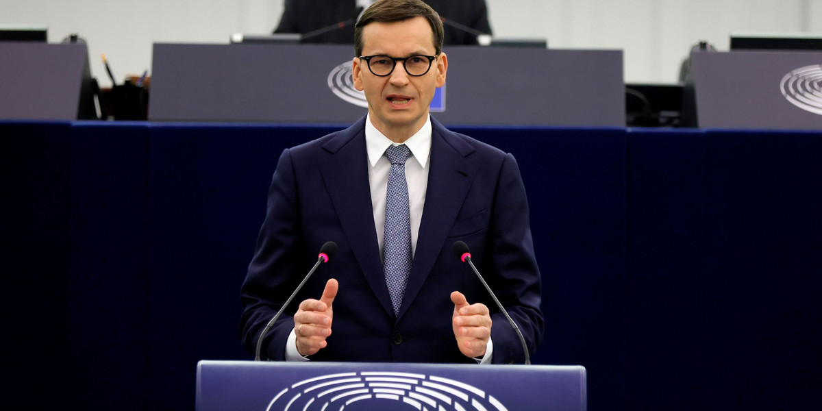 Premier Mateusz Morawiecki przyjechał do Strasburga, aby przekonywać elity europejskie, że Unia powinna zająć się problemami międzynarodowymi, a nie Polską.