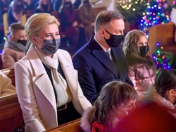 Agata Duda z supermodną torebką, której... nie umiała nosić. FOTO