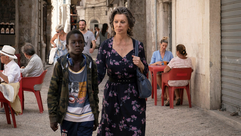 Sophia Loren i Ibrahima Gueye w filmie "Życie przed sobą"