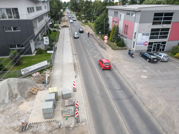 Budowa drogi rowerowej  chodnikiem wzdłuż ul. Złotowskiej fot. PIM