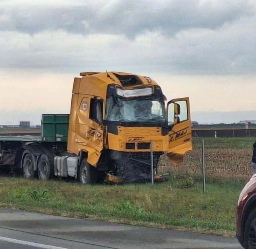 Prednji deo kamiona potpuno uništen