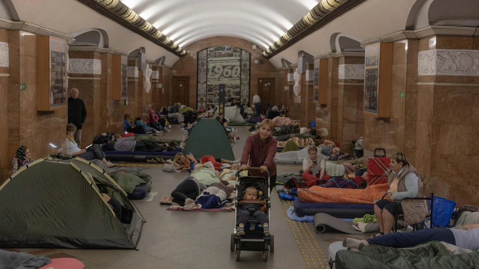 Neki stanovnici Kijeva su sklonište potražili u stanicama metroa tokom noći | Foto: AFP via Getty Images