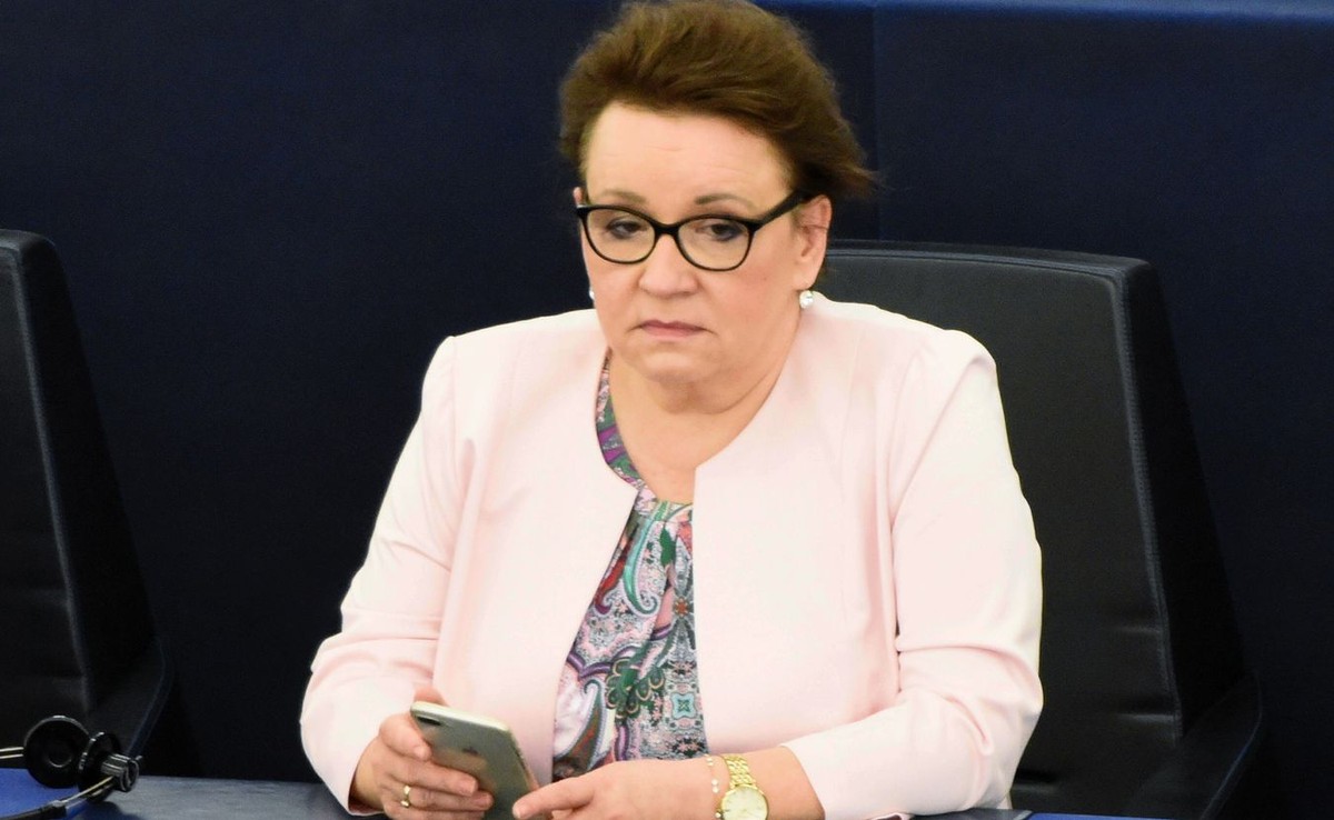 ANNA ZALEWSKA