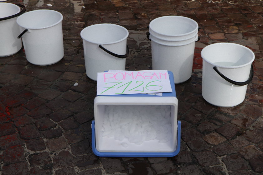 ice bucket challenge dyrektora pogotowia w Łodzi