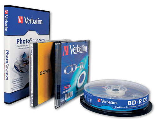 Nośniki sprzedawane są w różnorodnych opakowaniach. Klasyczne, plastikowe pudełko nosi nazwę jewel case, a jego cieńsza odmiana slim case. Szpindel to z kolei płyty w zbiorczym okrągłym opakowaniu. W sklepach znajdziemy również płyty w pudełku typu videobox stosowanym głównie przy płytach DVD z filmami. Typ opakowania ma ogromny wpływ na cenę nośników. Najtaniej za pojedynczą płytę zapłacimy, kupując szpindel zawierający 50 lub 100 sztuk, najdroższe są zwykle krążki w opakowaniu videobox 
