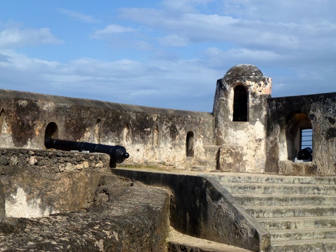 Fort Jesus w Mombasie robi imponujące wrażenie...