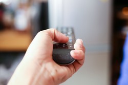 Wezwała policję, bo nie umiała włączyć telewizora