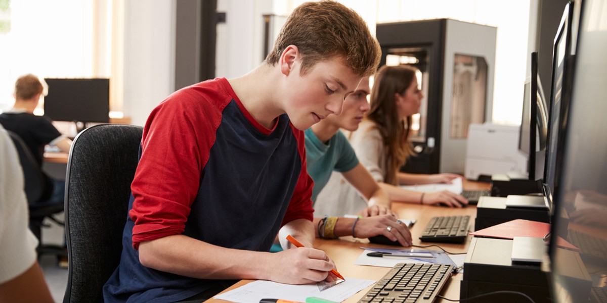 Naukowcy zebrali dane z testów matematycznych i językowych, które wypełniało 20 tysięcy osób między rokiem 2010 a 2014. Następnie porównali je z poziomem dwutlenku azotu i dwutlenku siarki w powietrzu