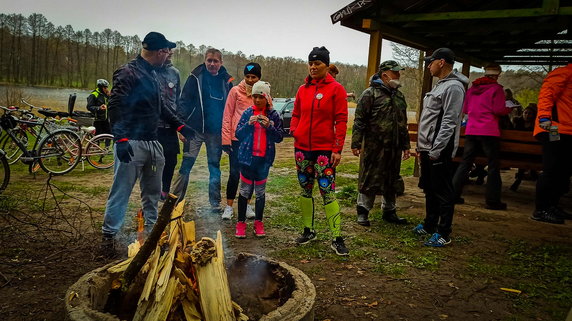 Wiosna w tym roku się do nas nie spieszy, dlatego turyści w Drawsku Pomorskim postanowili wyruszyć aby ją powitać. 2 maja zorganizowano dwa rajdy turystyczne: pieszy i rowerowy.