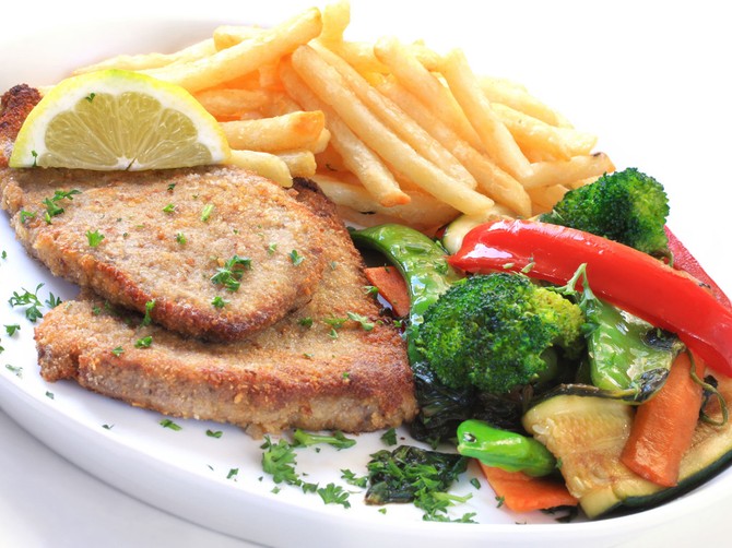 6658_telece-snicle-111---stock-photo-schnitzel-with-french-fries-and-colorful-vegetables-could-be-chicken-veal-or-fish-shutterstock_20537375