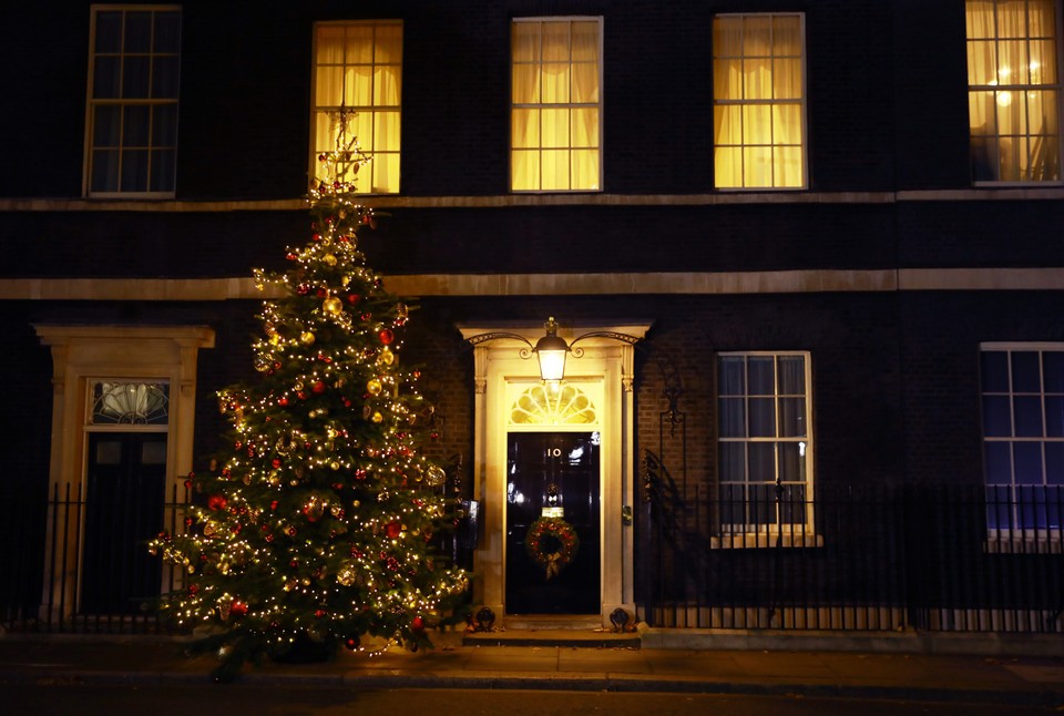 epa06398742 - BRITAIN CHRISTMAS (Christmas Lights in London)