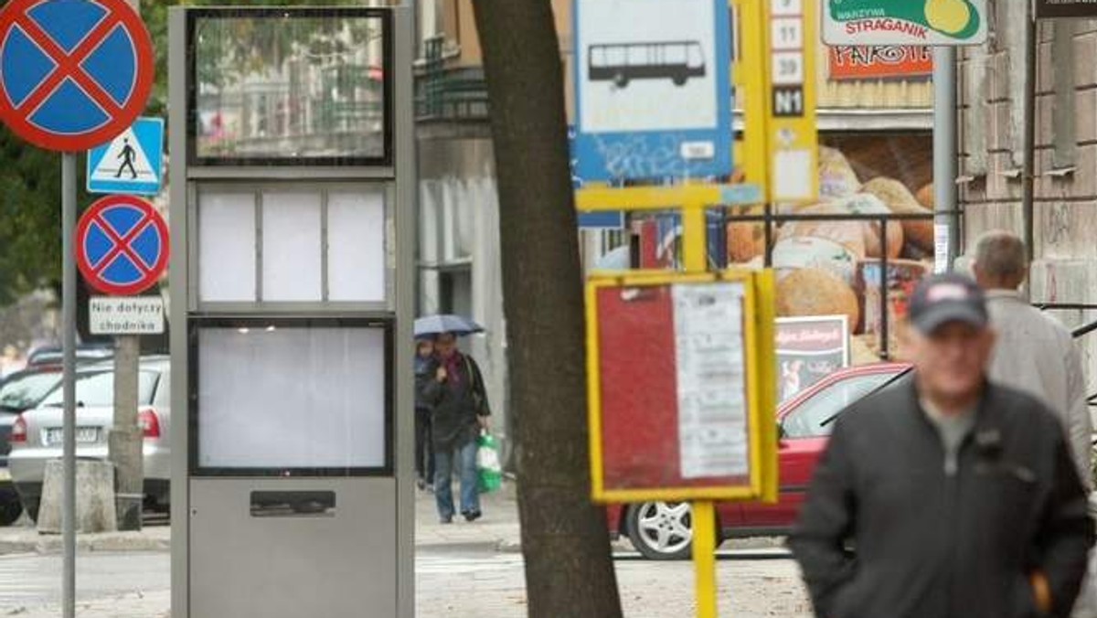 Na śródmiejskich przystankach pojawiają się nowe słupki z wyświetlaczami LCD. W sobotę jeden z nich ma być przestawiony, bo tarasował przejście chodnikiem - informuje "Dziennik Wschodni".