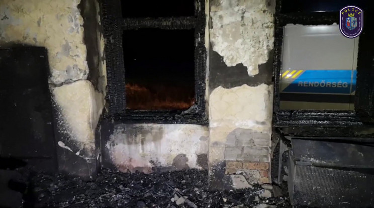 Ezt a házat gyújtotta magára, miután megölte párját / Fotó: police.hu