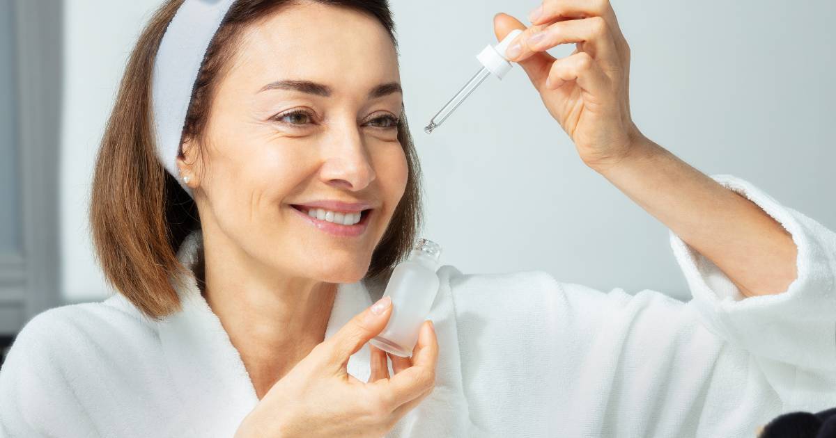 To serum z mikroigiełkami zwalcza oznaki starzenia! Zmarszczki i plamki starcze nie mają szans