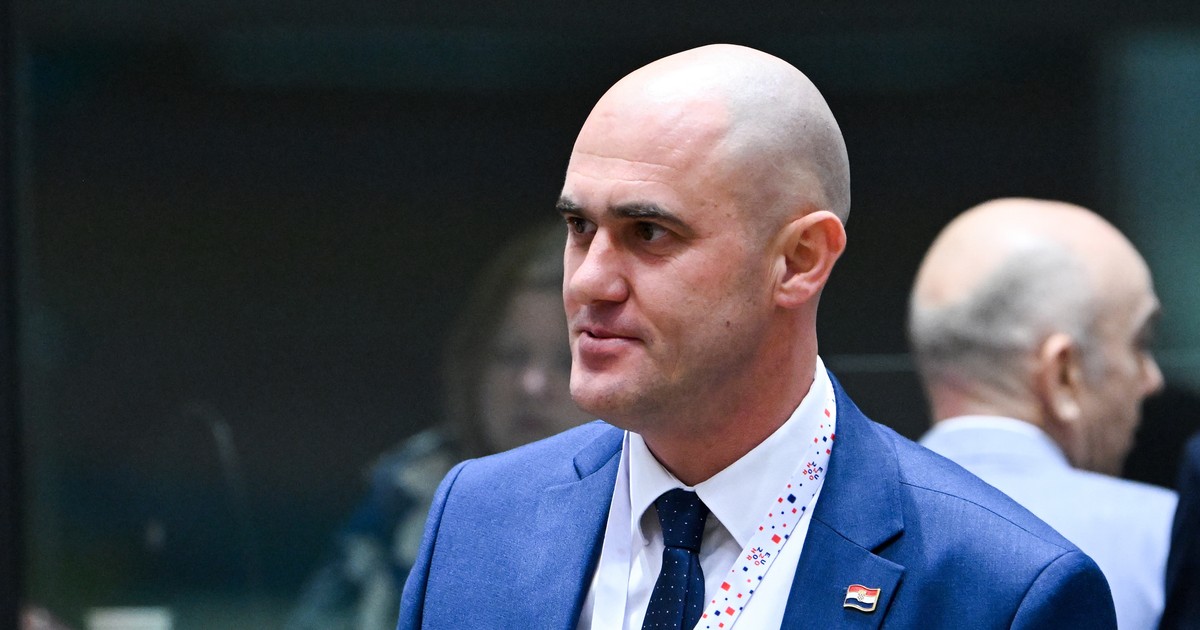 Lakott területen, üvöltő zene mellett lövöldözött az autójából a horvát miniszterelnök-helyettes – videó