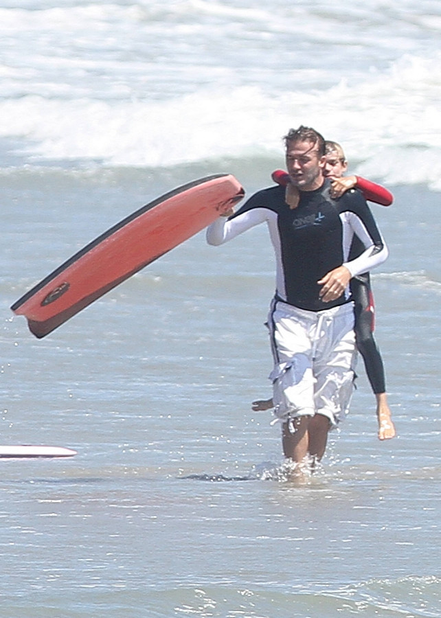 David Beckham surfuje z synami w Mailibu