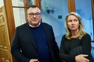 Nie lękajcie się Były ministrant Marek Mielewczyk (L) oraz członek zarządu fundacji Nie lękajcie się Anna Frankowska