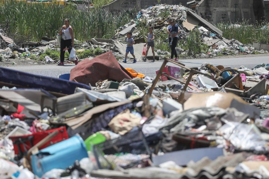 Nepregledne gomile đubreta.