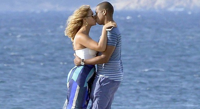 Beyonce and JayZ kiss in Italy