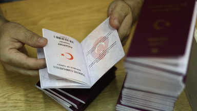 Turek ze sfałszowanym paszportem specjalnym zatrzymany w Warszawie