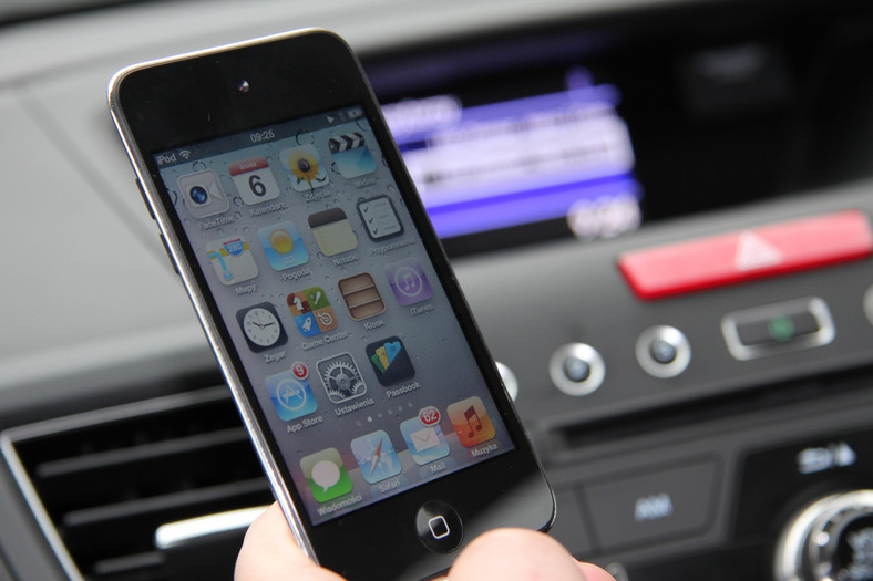 Wśród urządzeń z iOS dobrym rozwiązaniem do przesyłania muzyki bezprzewodowo jest iPod touch.