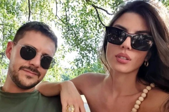 MILOŠ BIKOVIĆ SA SINOM I ŽENOM U KINI! Zgodna Ivana u farmerkama, a košulju zavezala oko struka: Ovako brine o malom Vasiliju, dok ih glumac slika